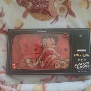 Glamlite Betty Boop Eyeshadow Palette - Red Shades
